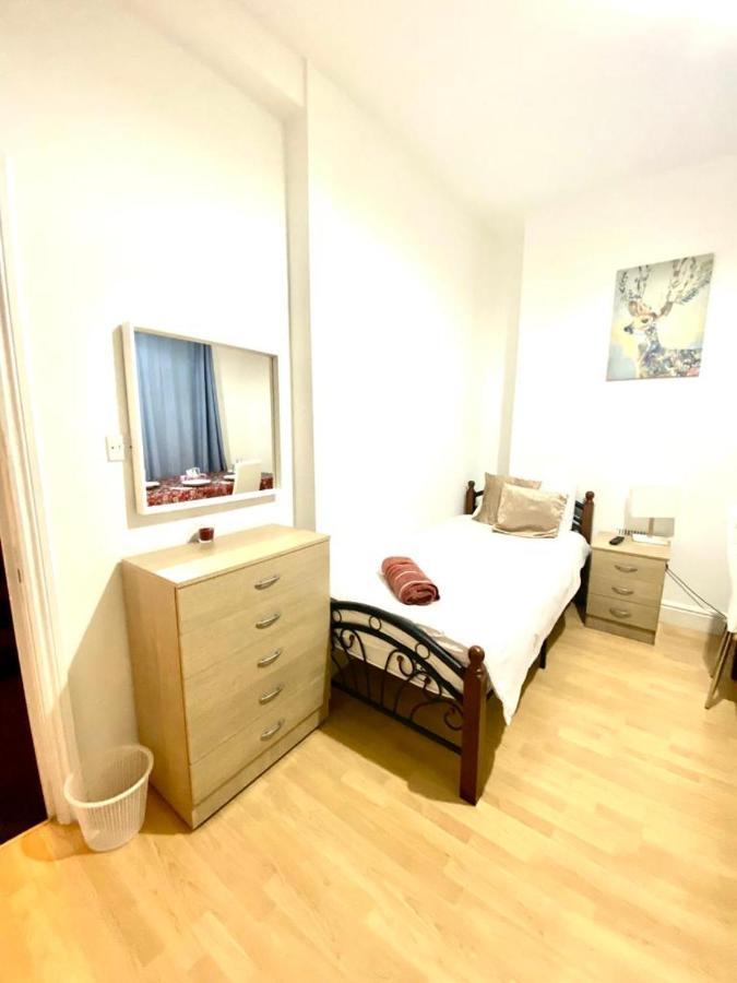 Lovely 3 Bedroom Property Next To Paddington Station Central London Exterior photo